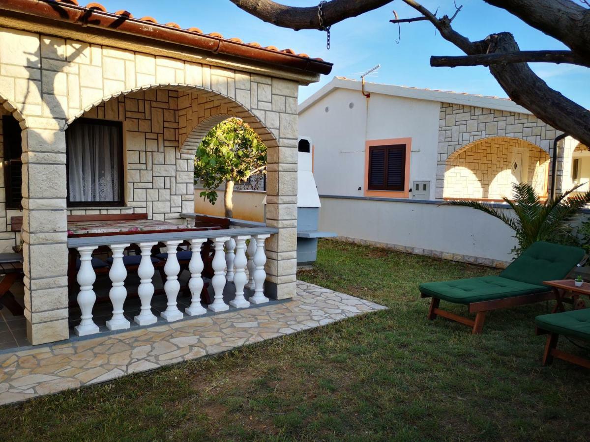 Holiday House Tara Villa Vir Exterior foto