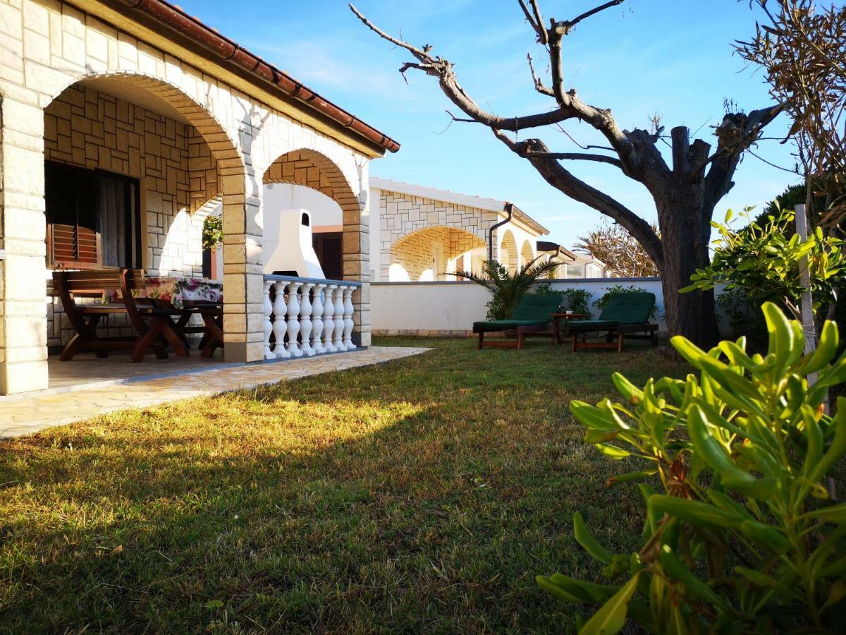 Holiday House Tara Villa Vir Exterior foto