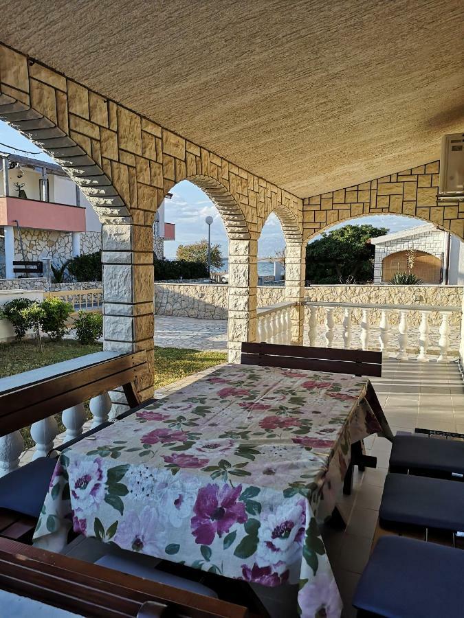 Holiday House Tara Villa Vir Exterior foto
